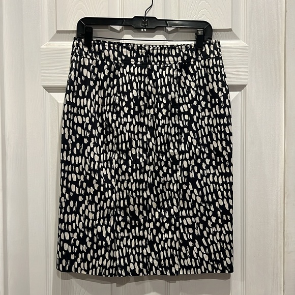 ANN TAYLOR Black & White Print Pencil Skirt - Picture 9 of 10